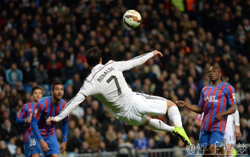 巨星凌空绝杀拯救皇马！挥拳怒吼热拥安帅场面震撼